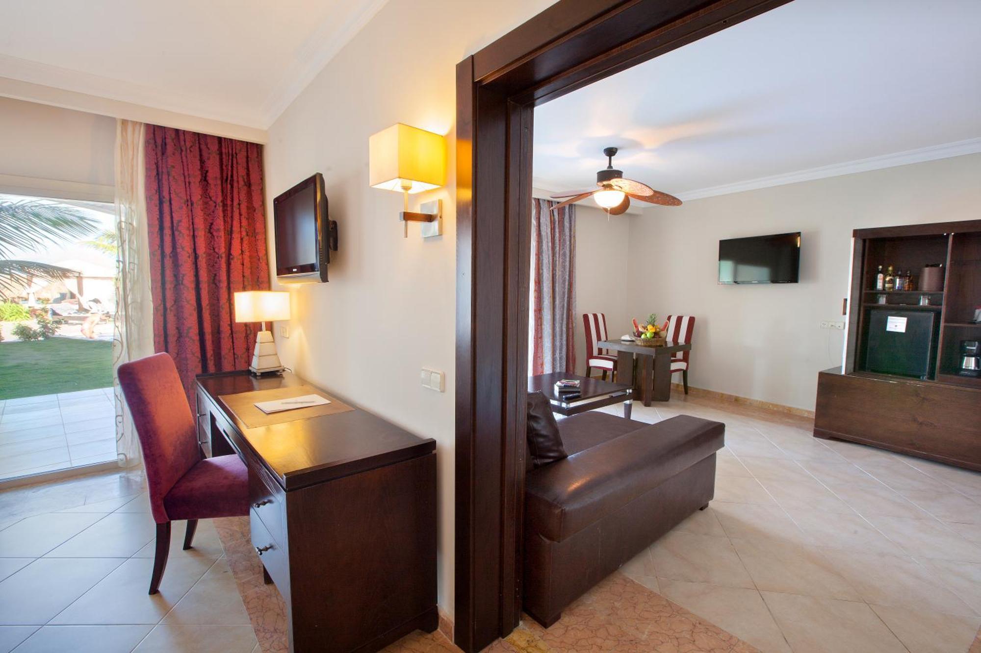 Elegance Club Swim Up Suite Outdoor Jacuzzi Adults Only 18 WiFi